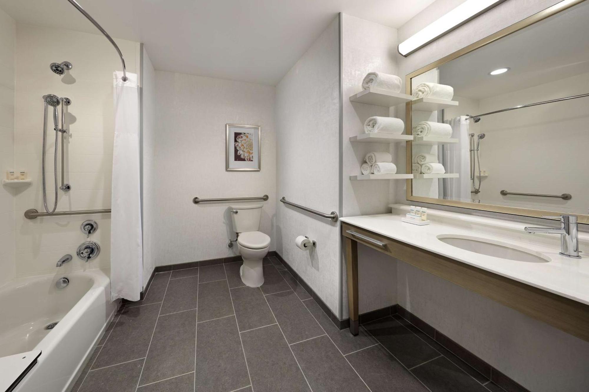 Hampton Long Airport, Ca 3*